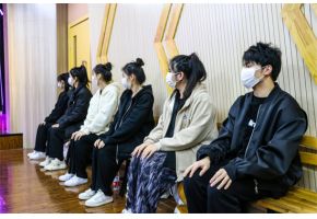 操美女小B视频"北音附中高三表演专业阶段性考试"